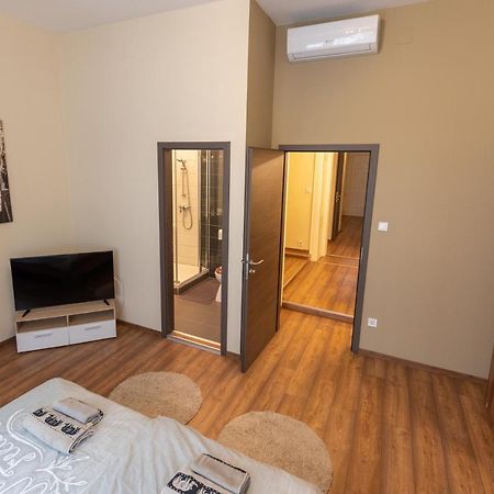 Wiky'S Apartman With 3Bathrooms Budapest Exterior photo