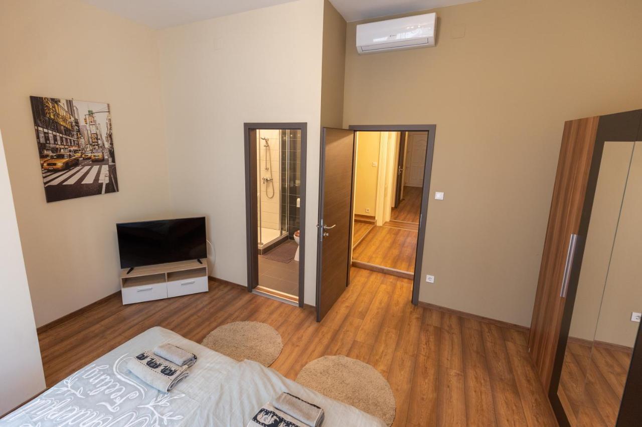 Wiky'S Apartman With 3Bathrooms Budapest Exterior photo