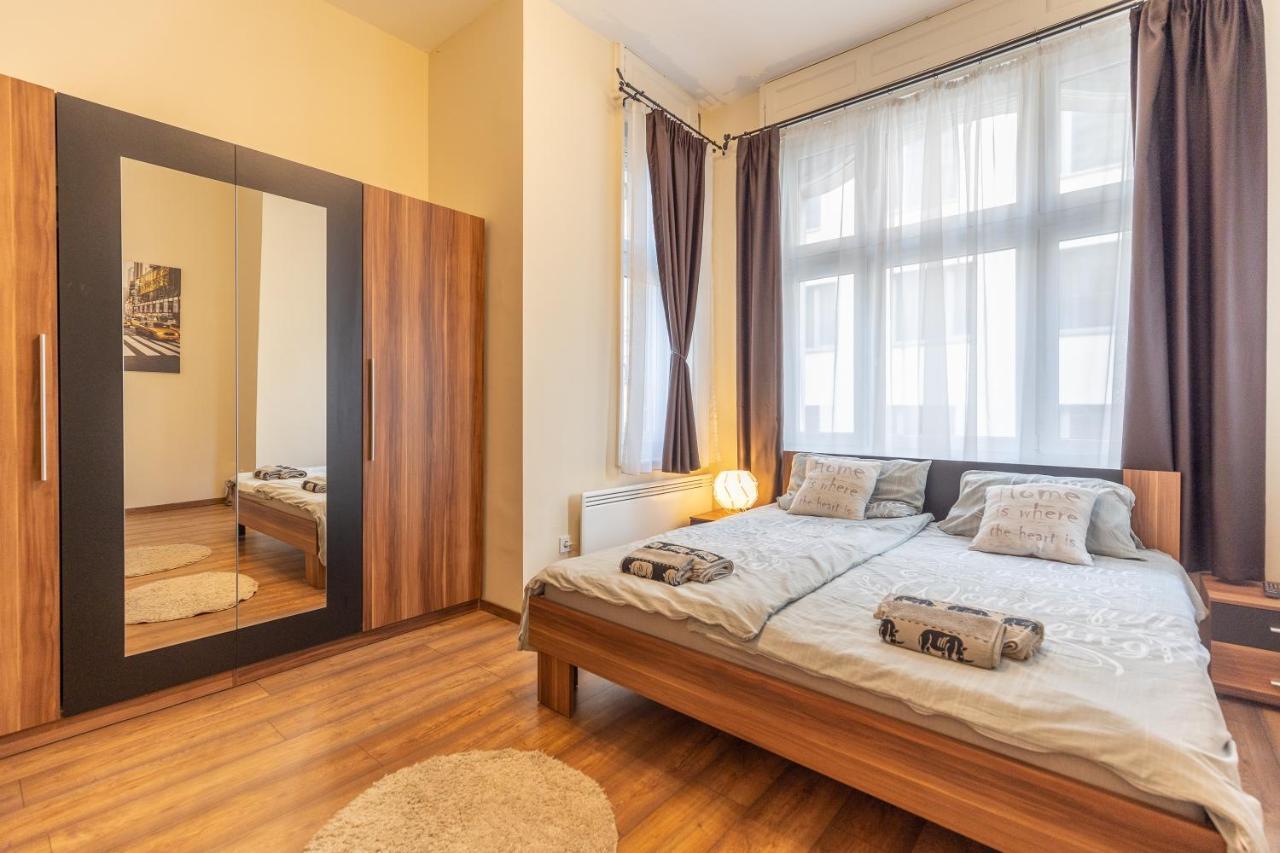 Wiky'S Apartman With 3Bathrooms Budapest Exterior photo
