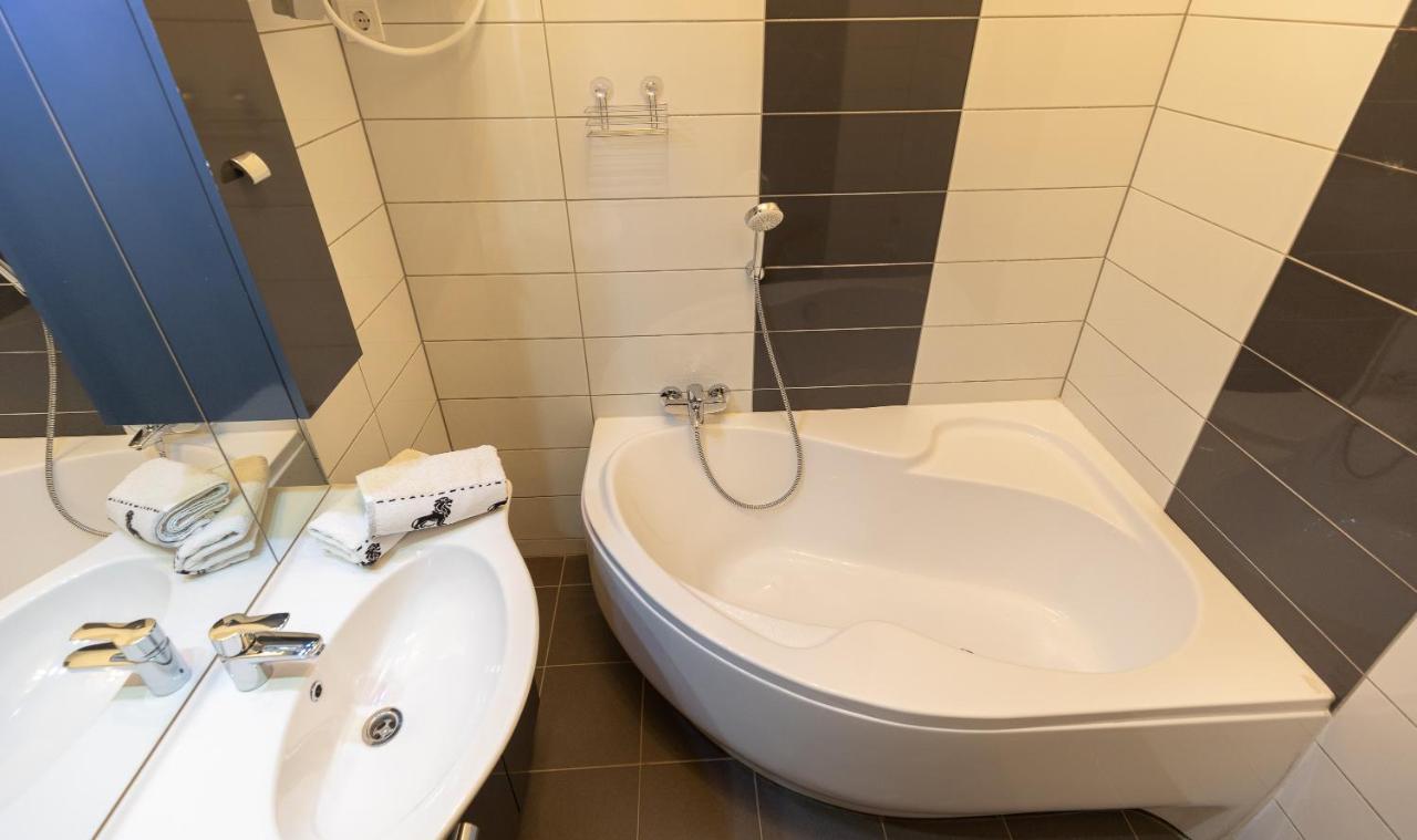 Wiky'S Apartman With 3Bathrooms Budapest Exterior photo