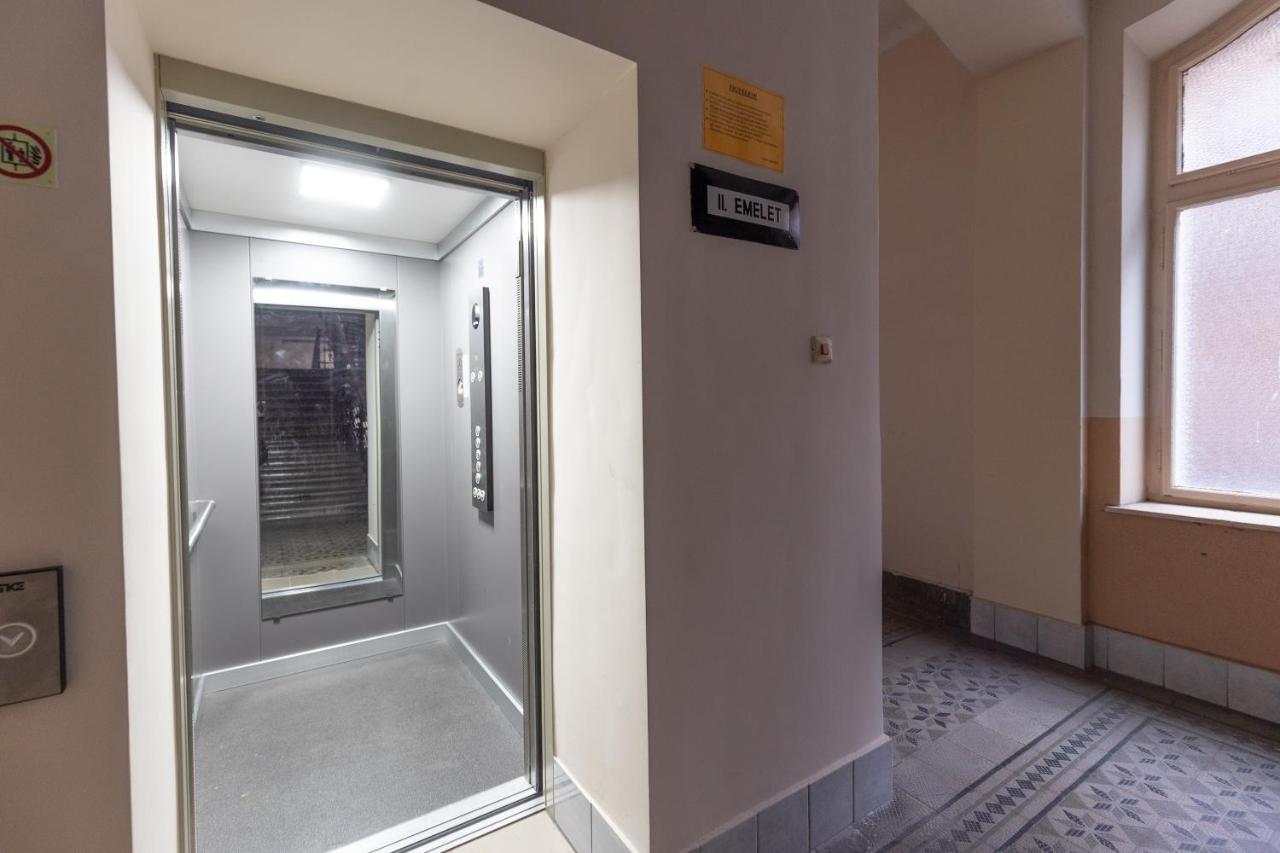 Wiky'S Apartman With 3Bathrooms Budapest Exterior photo