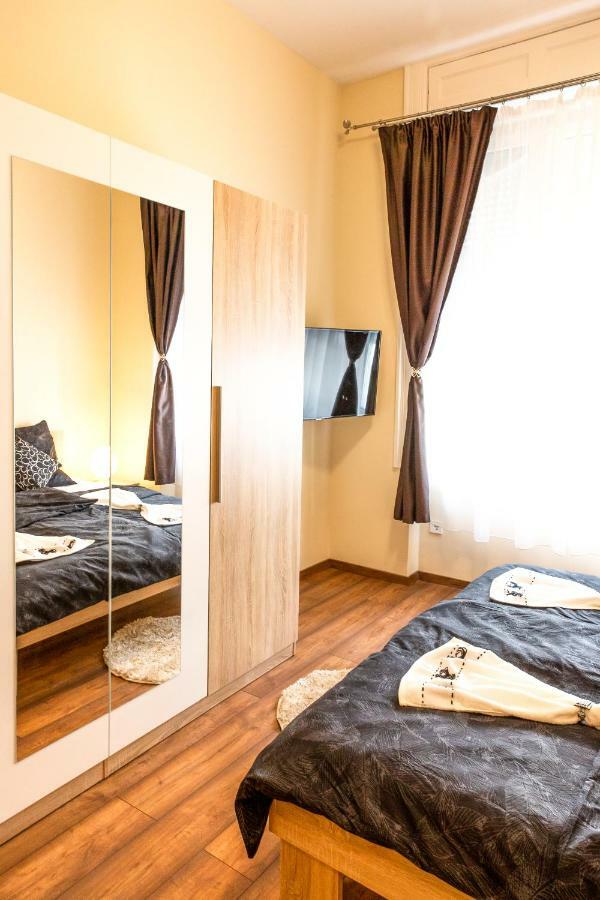 Wiky'S Apartman With 3Bathrooms Budapest Exterior photo